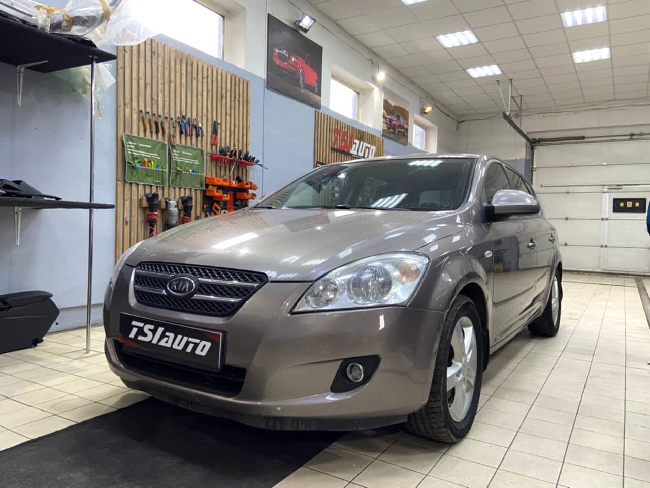 Шумоизоляция Kia Ceed 1 поколения в Алматы Шумоизоляция Kia Ceed 1 поколения в Алматы